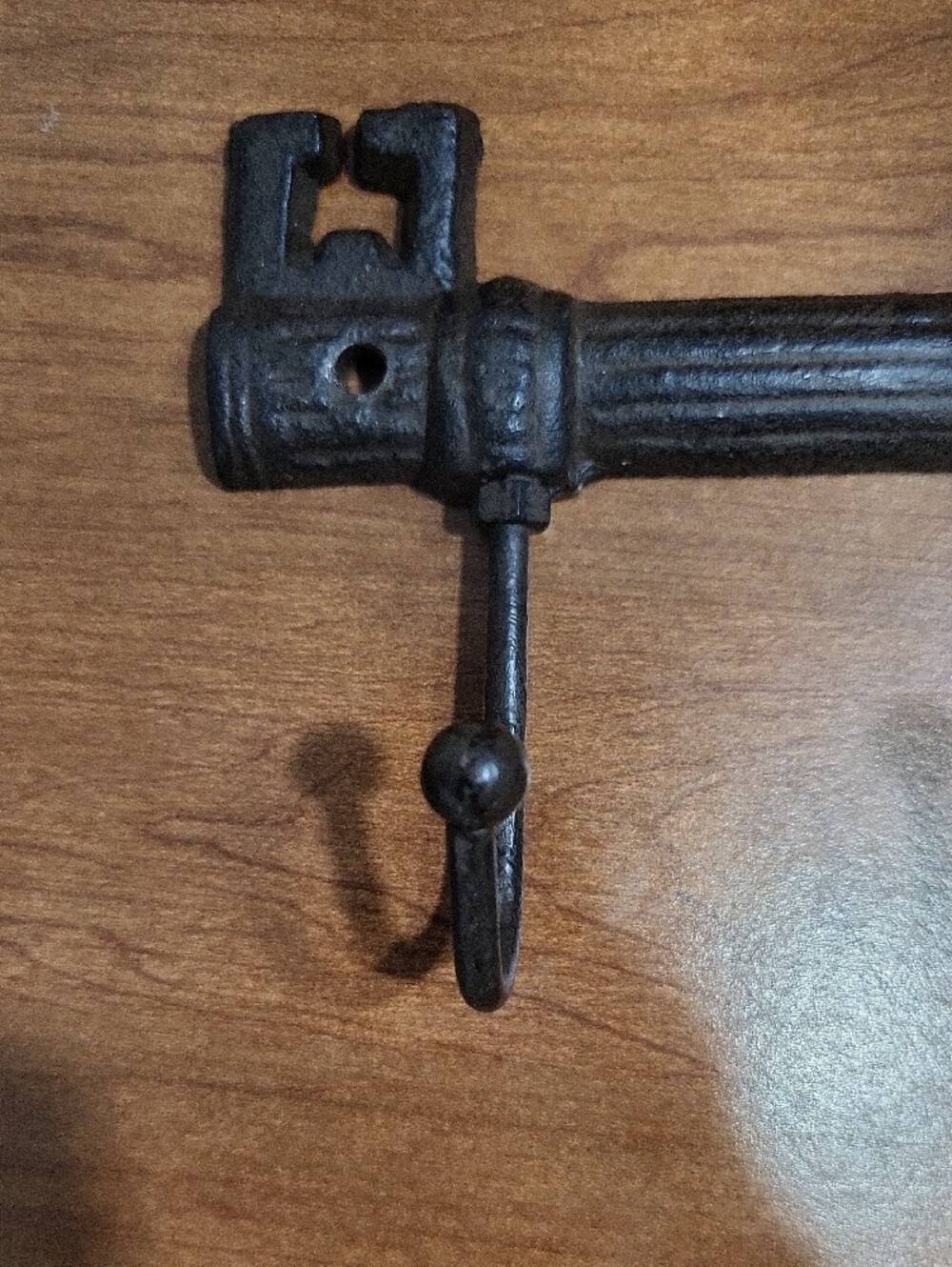 Vintage Key-Shaped Wall Hook Rack in Dark Brown Cast Iron - Picture 3 of 3
